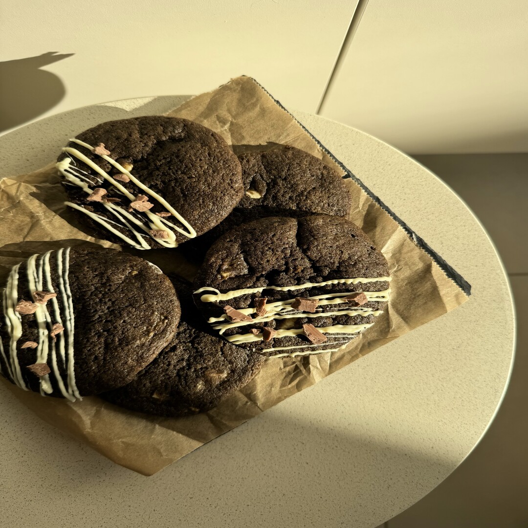 Hojicha cookies fehércsokival